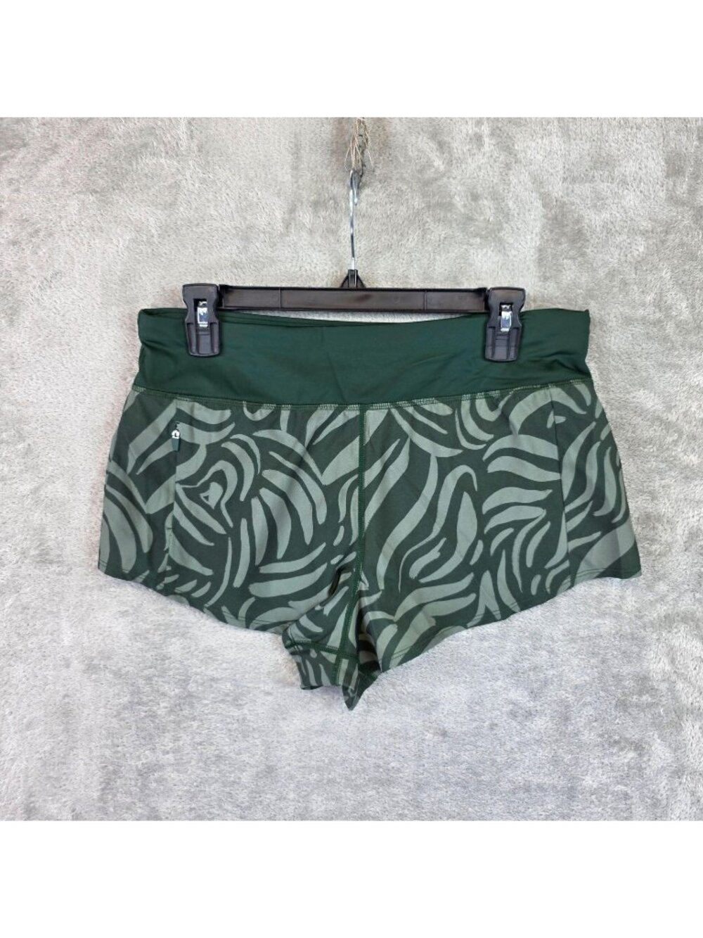 Title Nine Shorts Womens M Green Animal Print Quick Dry Running Gym Athletic - Picture 1 of 8